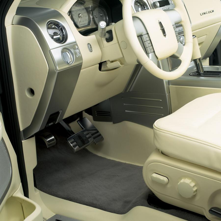  Lincoln Mark LT Concept 2004 года  (фото 16 из 51)